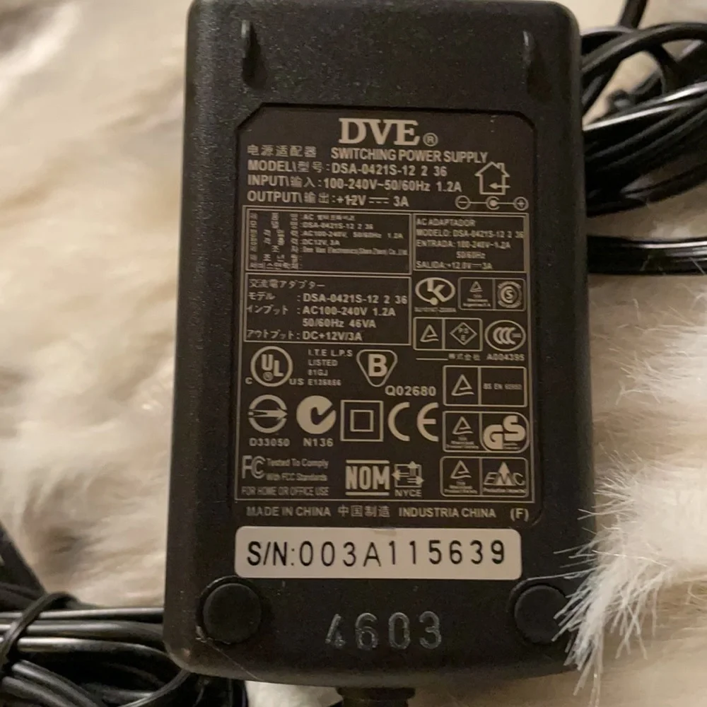 DVE SWITCHING Power Supply Input 100-240V-50/60Hz 1.2A Output 12V 3A